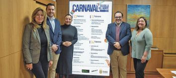 El alcalde, Javier beda, tras la presentacin de la programacin del Carnaval 2024