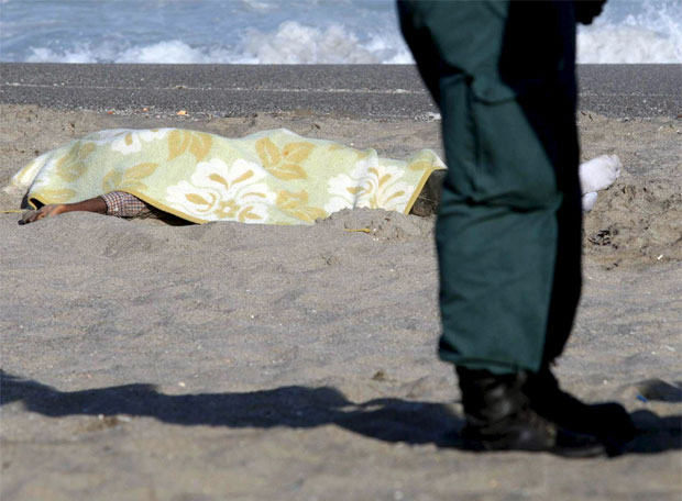 Hallado el cádaver de un inmigrante en Cádiz · EFE 