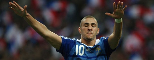 Karim Benzema celebrando un gol con Francia