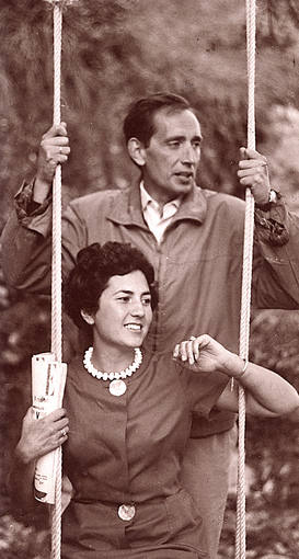 Miguel Delibes junto a su mujer, Ángeles Castro · Archivo RTVE