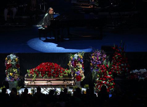Stevie Wonder durante su actuacin en el funeral de Michael Jackson  EFE