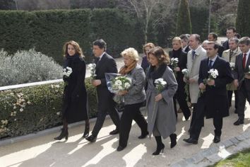 Homenaje a las víctimas en el Bosque del Recuerdo del Parque del Retiro de Madrid