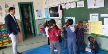 Visita del alcalde a un colegio de Las Rozas