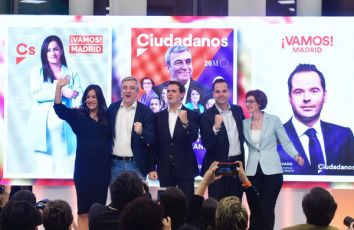 Imagen del acto de arranque de la campaña, con Ignacio Aguado, Begoña Villacís y Albert Rivera