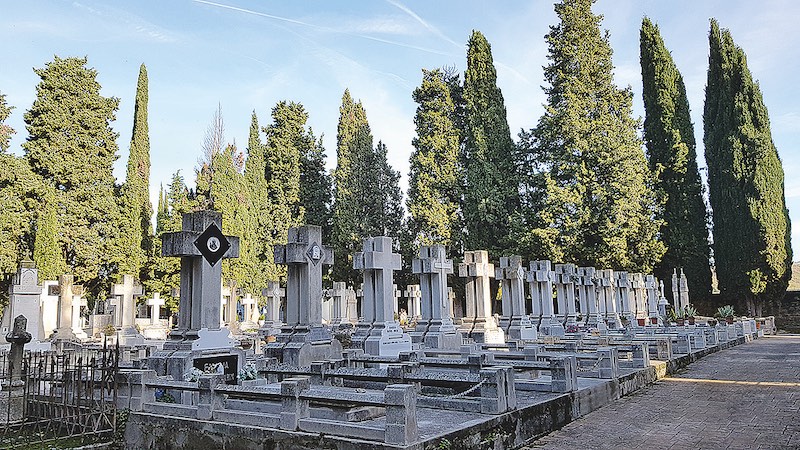 La soledad en el cementerio de Logroño registrada en los días previos contrastará con el bullicio que se verá este viernes · V. Ducrós/GENTE