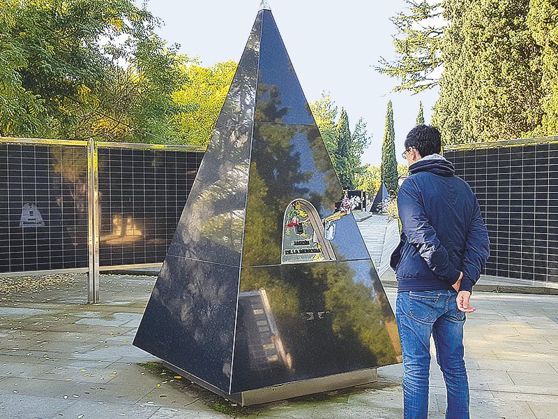 El ‘Jardín de la Memoria’, donde reposan las cenizas, se inauguró en 2014 · V. Ducrós/GENTE