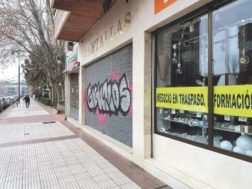 Un negocio en traspaso en la calle Marqus de la Ensenada de Logroo  Javier Alfaro (GENTE)