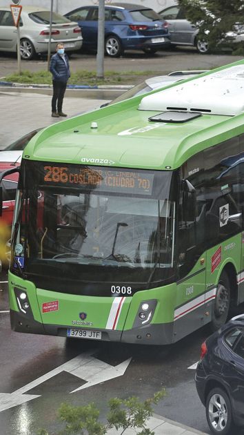 Autobús interurbano a su paso por Coslada