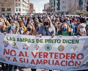 Protesta contra la ampliacin del vertedero de Pinto