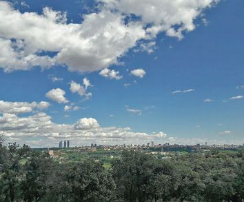 El cielo de la capital, visto desde sus alrededores
