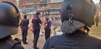 El operativo policial montado entre la plaza de Nelson Mandela y la calle de Amparo