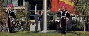 El izado de la bandera nacional tuvo lugar el 2 de diciembre