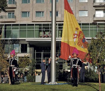 El izado de la bandera nacional tuvo lugar el 2 de diciembre