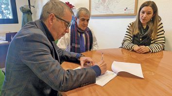 Firma del convenio entre el Ayuntamiento y Avante 3