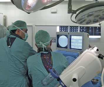 Intervención quirúrgica en la sanidad madrileña