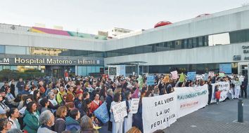 Protesta pidiendo la reapertura de la UCI Pedritrica de La Paz